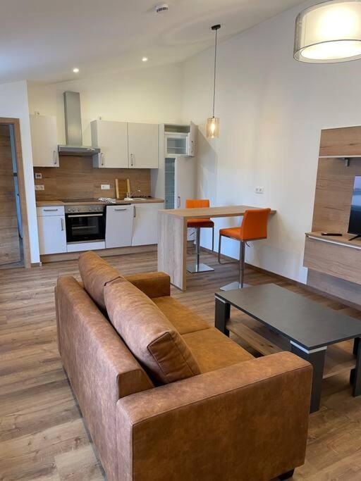Apartment In Zentraler Lage Mit Privatparkplatz Grafenwohr Eksteriør bilde